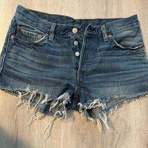 Levi’s 501 shorts Medium Wash 28
